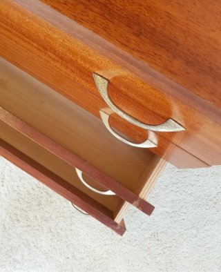 Cómoda Mid-Century | Madera embero. Vintage, 60s.
