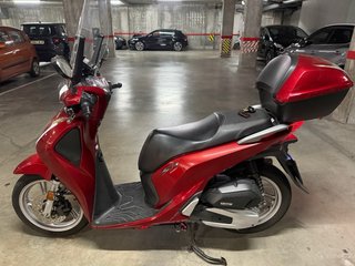 Honda SH125i 2018 Roja como nueva toda original