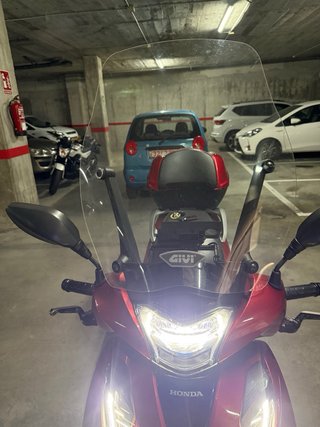 Honda SH125i 2018 Roja como nueva toda original