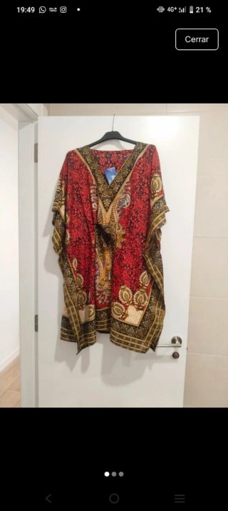 Vestidos varios con su etiqueta