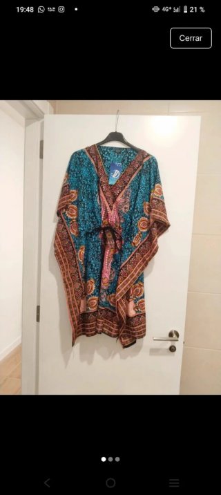 Vestidos varios con su etiqueta
