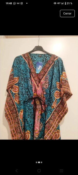 Vestidos varios con su etiqueta