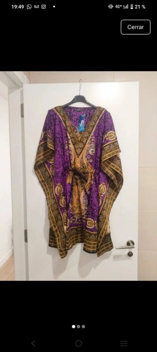 Vestidos varios con su etiqueta