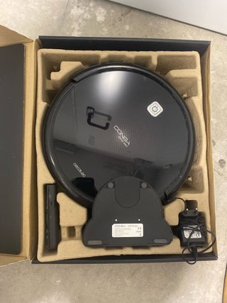 Robot Aspirador Cecotec Conga. Requiere revisión.