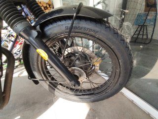 Triumph Bonneville T100 Negra