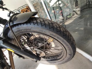 Triumph Bonneville T100 Negra