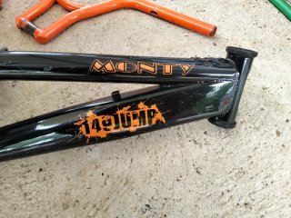 Bicicleta BMX Monty Jump Naranja y Negra