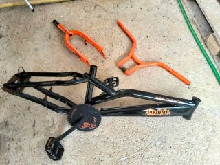Bicicleta BMX Monty Jump Naranja y Negra