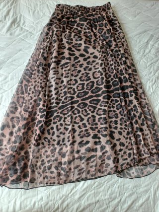 Falda larga estampado leopardo. Totalmente nueva