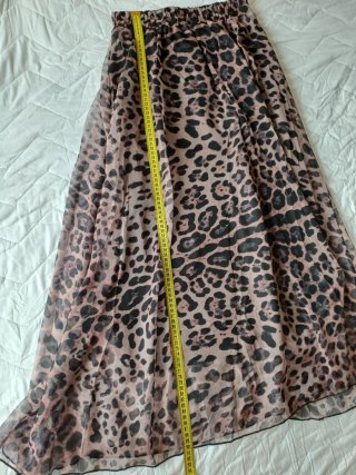 Falda larga estampado leopardo. Totalmente nueva