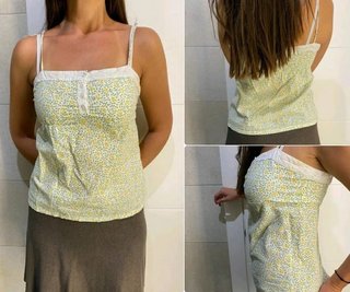 Top tirantes con flores verdes-amarillas. Talla S.