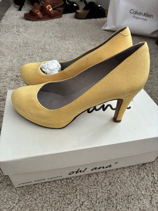 Zapatos de tacón Oh! Ana amarillos