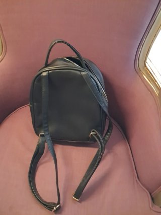Mochila pequeña negra
