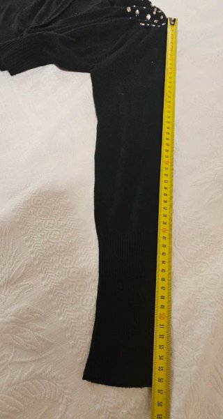 Chaqueta corta de punto con tachuelas plateadas