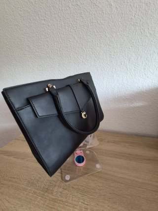 Hermosa cartera Cacharel negra