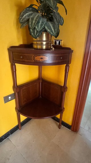 Mueble esquinero de madera