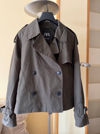 Gabardina corta Zara verde oliva