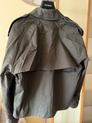 Gabardina corta Zara verde oliva