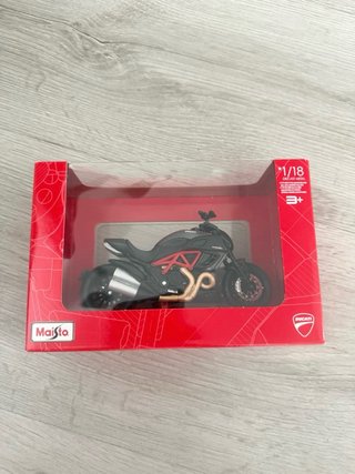 Moto Ducati Diavel Maisto 1/18