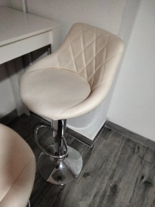 Taburetes altos blancos (2 unidades)