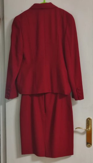 Traje NUEVO Falda y Chaqueta Rojo Talla 38