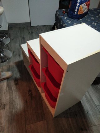 Mueble Escalera Blanco y Rojo