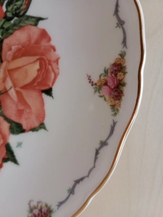 Plato decorativo de porcelana con rosas