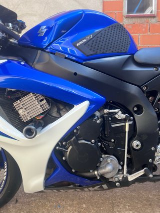 Suzuki GSXR 600 k6/k7 Azul y Blanco