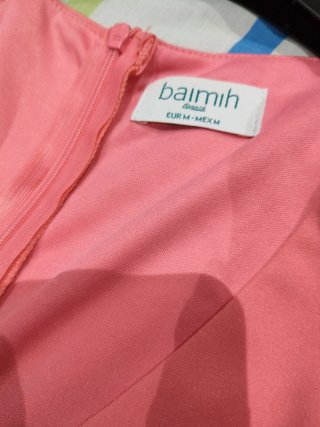 Vestido Baimih rosa con volantes