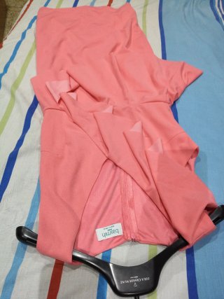 Vestido Baimih rosa con volantes