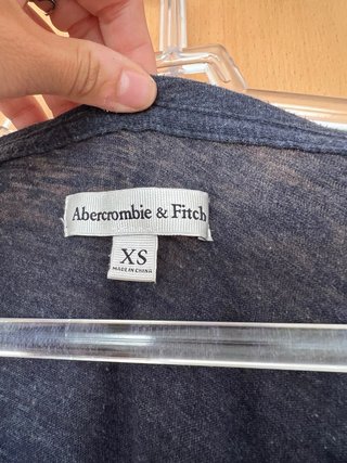 Camiseta Abercrombie & Fitch azul marino
