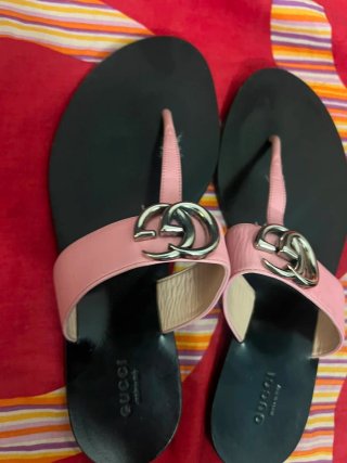 Chanclas Gucci GG mujer rosa y negro
