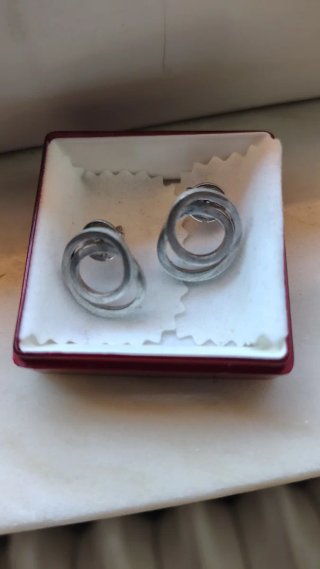 Pendientes de acero