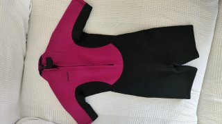 Neopreno corto surf niños negro/morado. Decathlon