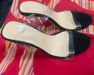 Zapatos de tacón transparentes negros