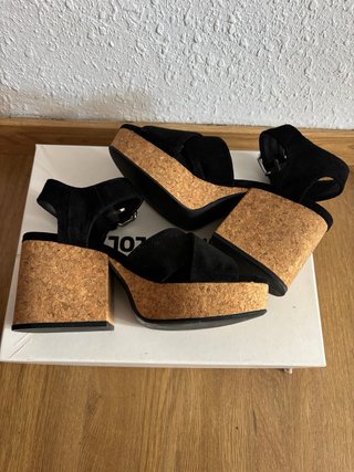 Sandalias Bimba y Lola ante tacón corcho