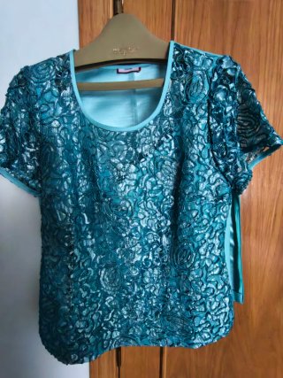 Traje color turquesa talla 44