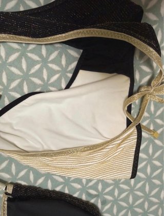 Bikini negro con detalles dorados Calzedonia