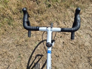 Bicicleta de carretera blanca
