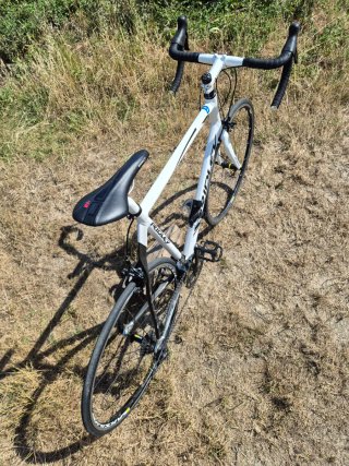 Bicicleta de carretera blanca