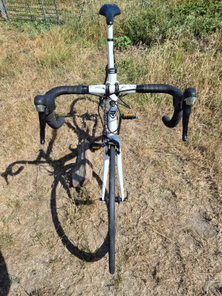 Bicicleta de carretera blanca