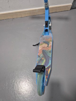 Patinete azul infantil