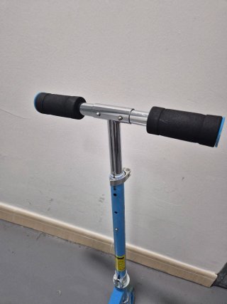 Patinete azul infantil