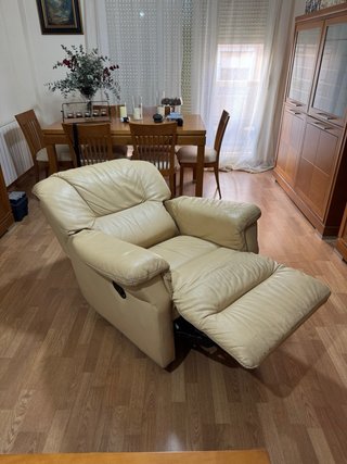 Divani reclinabili in pelle beige