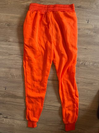 Pantalones naranjas largos