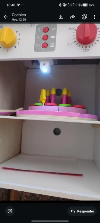 Cocinita de juguete de madera