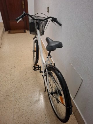 Bicicleta Paseo Blanca con Cesta