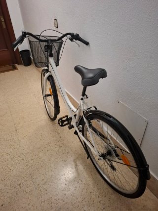 Bicicleta Paseo Blanca con Cesta