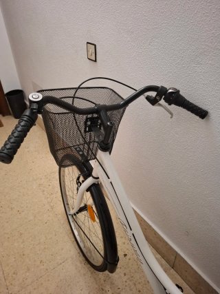 Bicicleta Paseo Blanca con Cesta