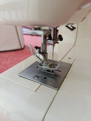 Máquina de coser Alfa 1804